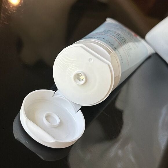 NEW First Aid Beauty Ultra Repair Cream Intense Hydration Face Body Moisturizer - Picture 11 of 12